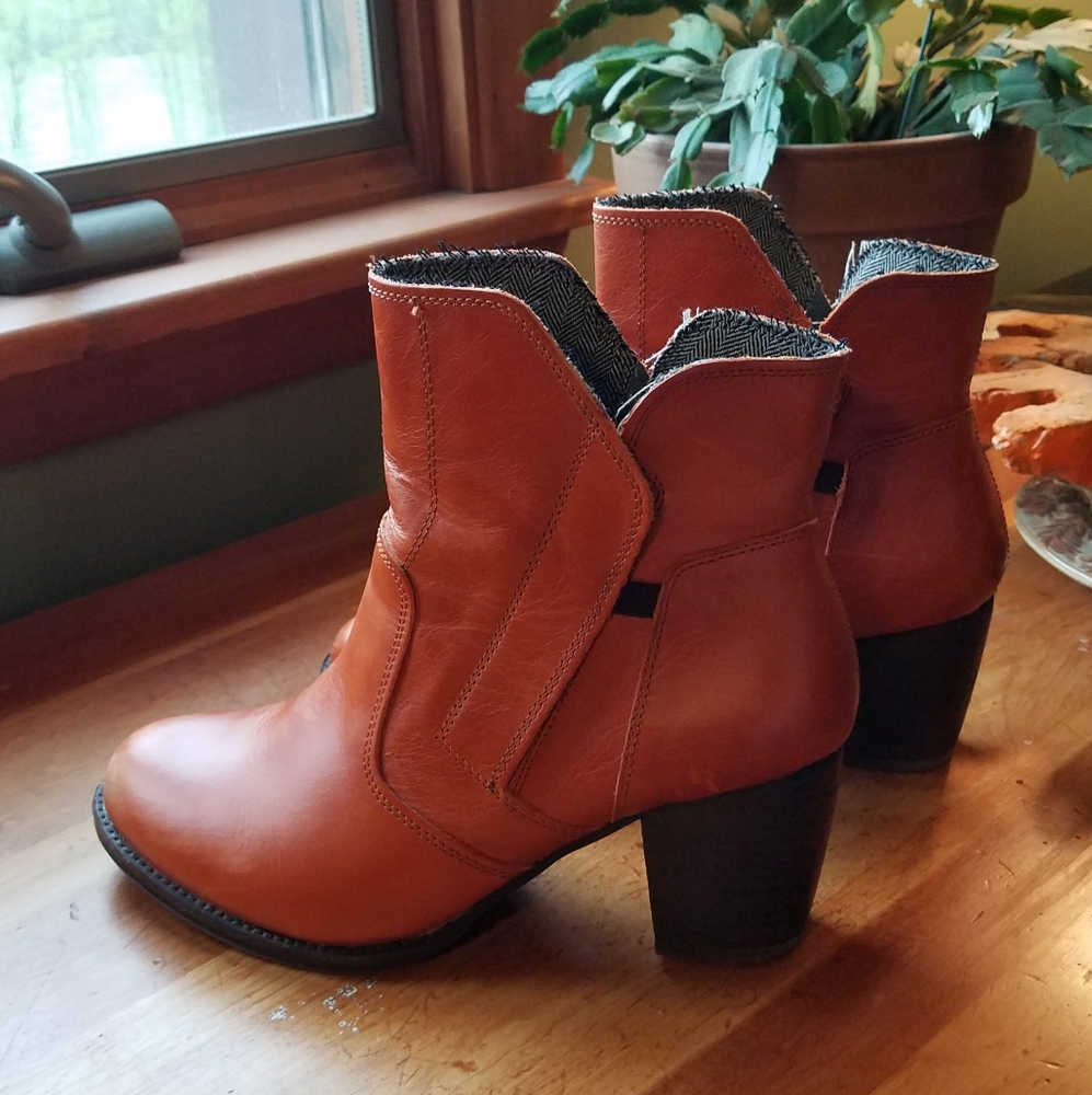 Caterpillar Women's Orange/Brown Ankle Boots